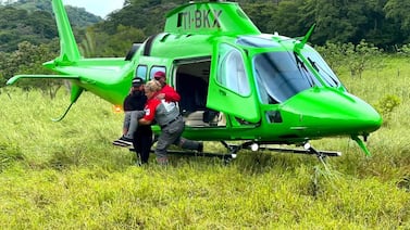 El hombre más longevo del planeta viajó en helicóptero por primera vez gracias al padre Sergio