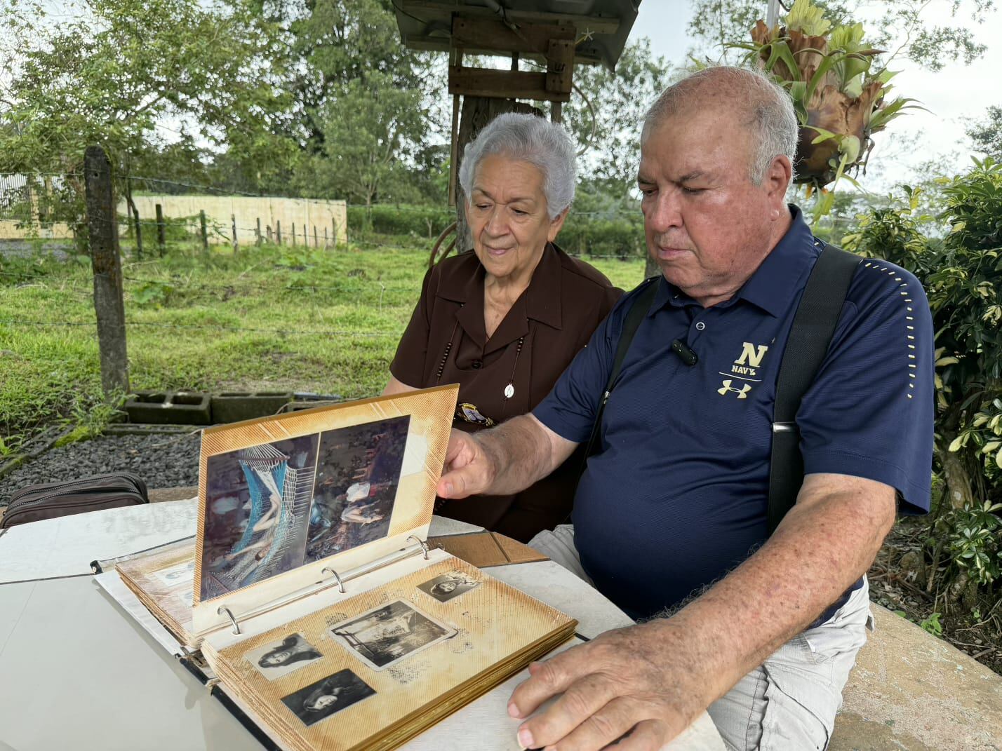 Miguel Quirós vivió y sobrevivió dos de las tragedias volcánicas que más marcaron la historia de Costa Rica. Primero sobrevivió a la erupción del Irazú y, cinco años después, al despertar del Arenal. En la foto de hoy día con su esposa Lidia del Carmen Corrales Jiménez