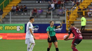 Saprissa vs Sporting: Arbitraje se jaló la primera torta al ignorar esta acción