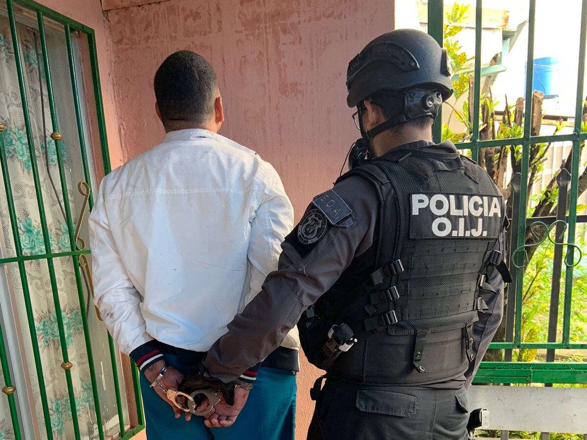 Detenidos por hurto de carro del OIJ. Foto OIJ.