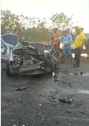 Choque entre carro y bus en Caldera. Foto cortesía.