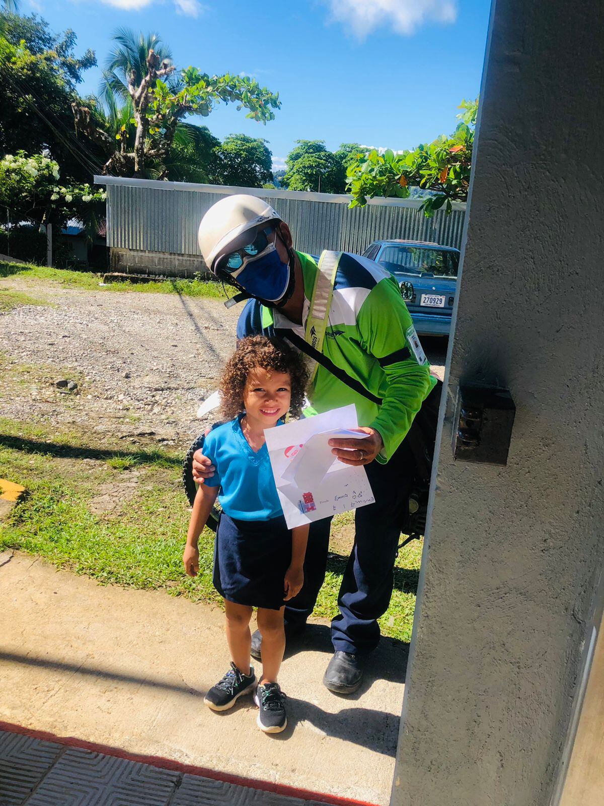 Treinta y cinco niños del Centro de Educación y Nutrición de Golfito (CEN-Golfito), cargados de ilusión y amor le hicieron una bella carta al Niñito Jesús y a Santa, con el fin de recibir regalitos esta Navidad. En la foto la niña Emma Acevedo.