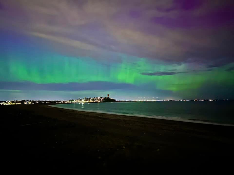 Justo el pasado 11 de mayo el costarricense y exjugador de Liga Deportiva Alajuelense, Eduardo Araya Pereira, estaba cumpliendo 53 años de edad y le tocó disfrutar de auroras boreales en Boston, Estados Unidos.
