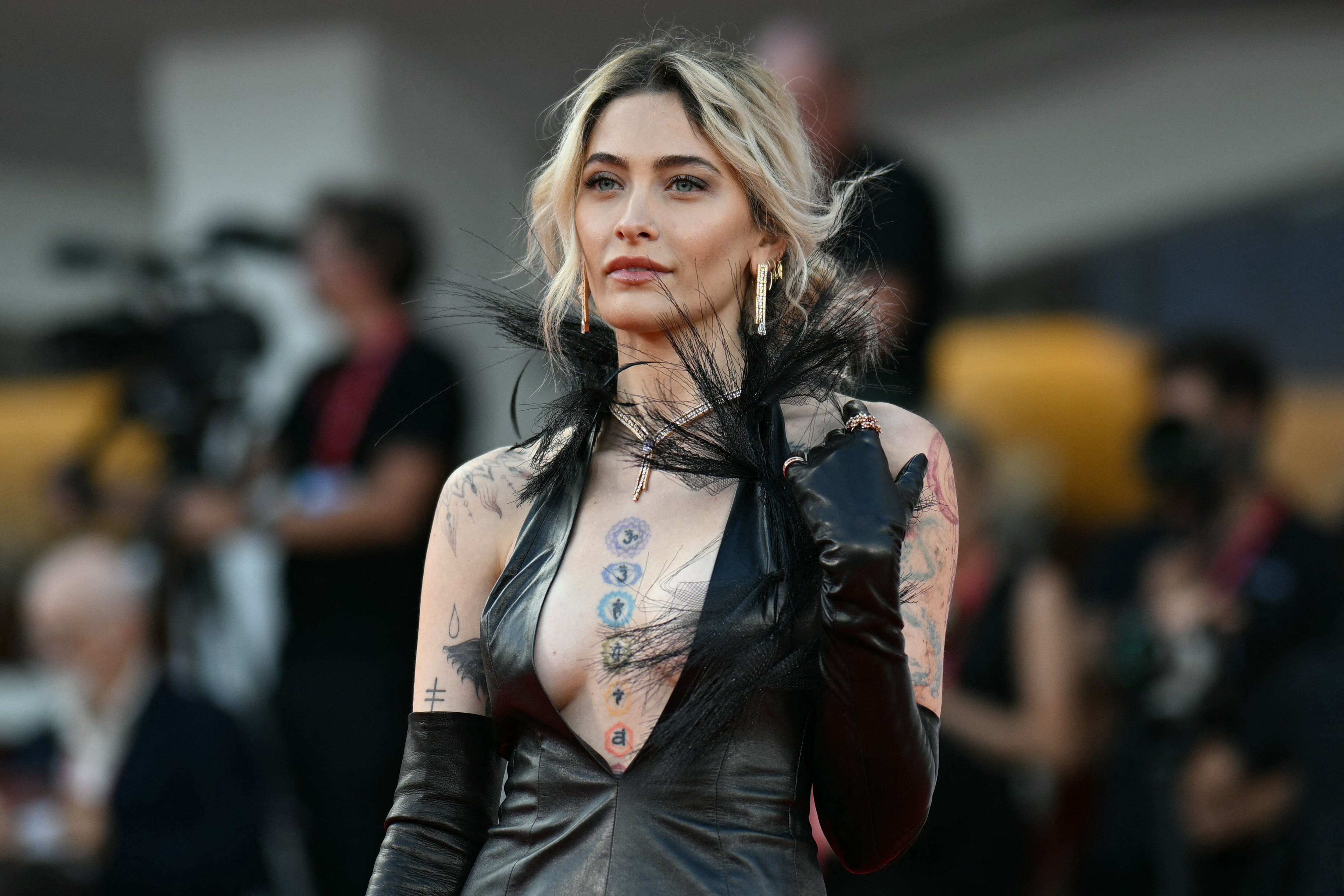 Paris Jackson retiró 365 millones de reales de la herencia de Michael Jackson en medio de una batalla judicial.