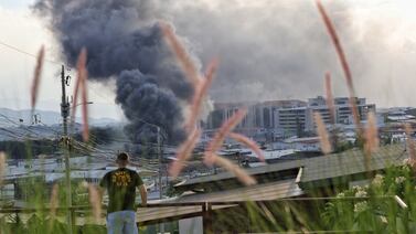 Llamas arrasan con otra bodega esta vez en un transitado lugar de Heredia