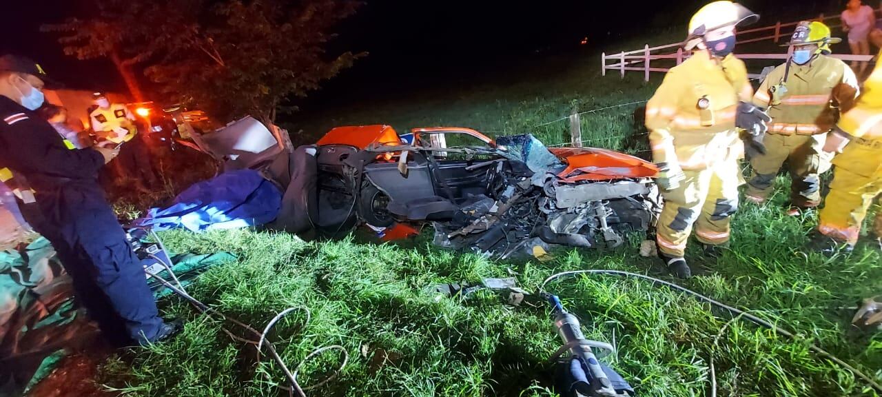 Marco Vinicio Reyes Alvarado perdió la vida cuando el carro que manejaba chocó contra un poste en Quebrada Honda de Nicoya. Foto cortesía.