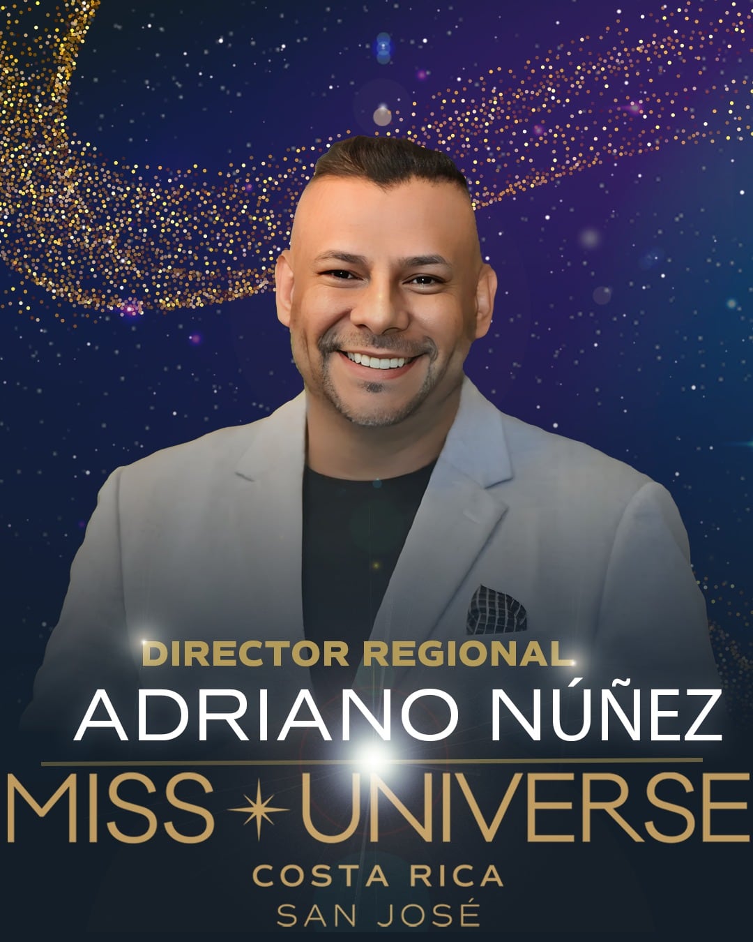 La joven de Desamparados fue víctima de burlas y abusos durante años por su cuerpo. Ahora, con 80 kilos y 1.59 de estatura, es una de las semifinalistas del Miss Universo Costa Rica San José 2025. “Chancha de monte”. Esas tres palabras cargadas de crueldad y agresión, le decían a Ángeles Morales Bonilla las compañeras de escuela y colegio.
En la foto, el director del evento, Adriano Núñez