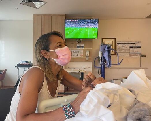 El domingo anterior, su hija Flavia le masajeaba los pies mientras veía la final entre Argentina y Francia. Instagram.