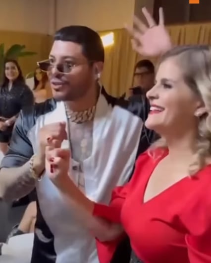 La presidenta electa Laura Fernández asistió al concierto del grupo Firme en La Sabana.