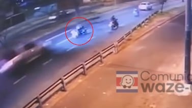 Desgarrador nuevo video muestra el momento exacto en que conductor embistió y mató a motociclista en Circunvalación