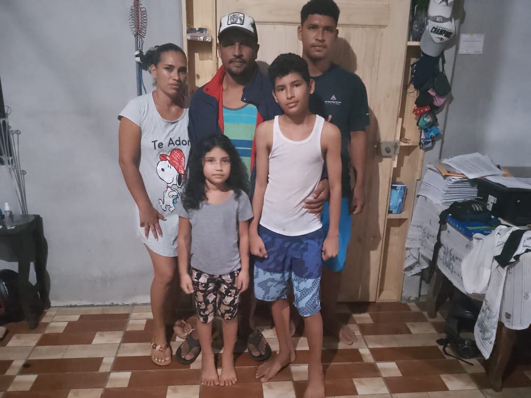 En cuestión de mes y medio Rudy Oyes Molina se enfermó de covid, perdió su casa en un incendio y la que estaba alquilando se le inundó. Foto Rudy Oyes.