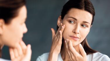 Se reventó una espinilla en la cara y quedó paralizada