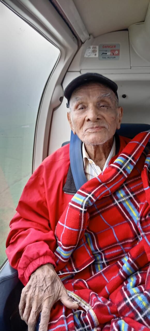 Don José Flores Flores, la persona más longeva del planeta con 117 años cumplidos, quien es vecino de Guanacaste, tuvo que ser trasladado en helicóptero por las fuertes lluvias que cayeron en la zona y él lo disfruto mucho