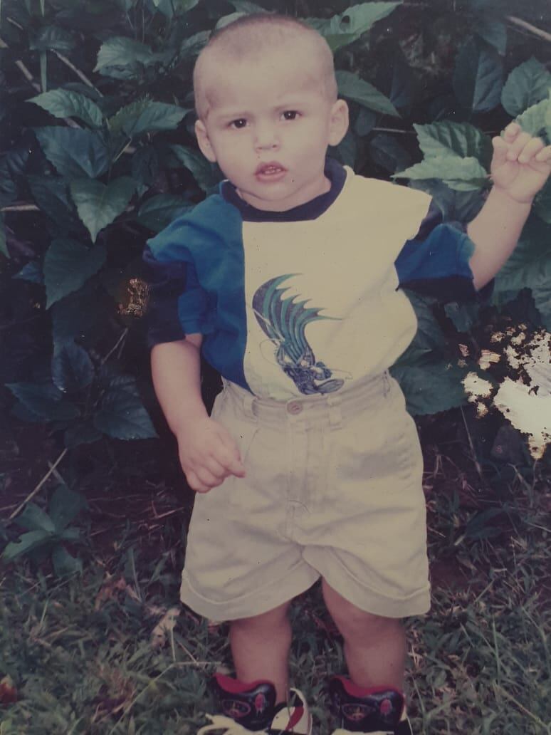Jeffrey Valverde con su mamá Felicia Rojas, y su hermana Diley Valverde