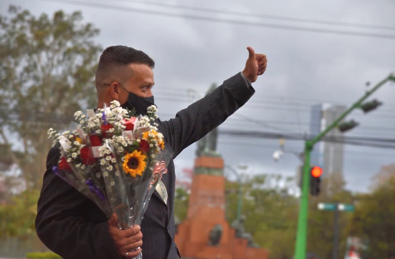 Álvaro Monge Hernández, un querido y conocido vendedor de flores, al que de cariño le decían “Cupido”. Fotodocumental Cupido, de Francisco Sánchez.
