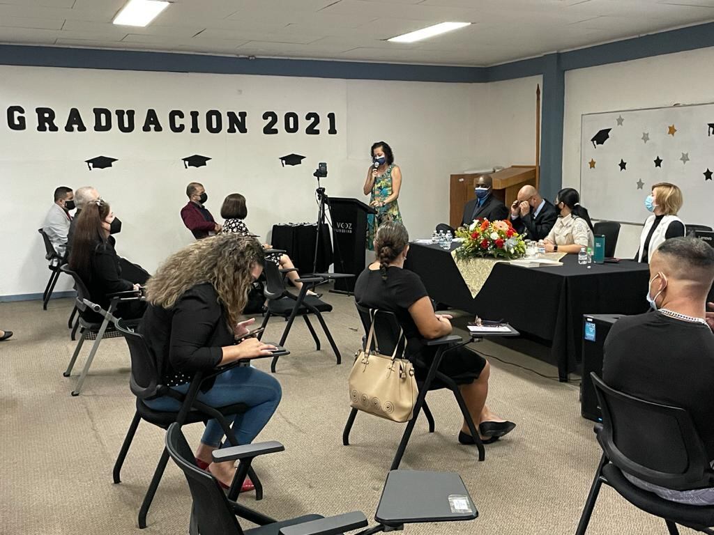 El pasado 10 de agosto todos 13 capellanes evangélicos recibieron su título, antes, recibieron las clases de preparación en la Academia de Capellanía Penitenciaria Costarricense la Voz de Libertad, y su graduación se realizó en la escuela de capacitación de la Policía Penitenciaria ubicado en la Uruca