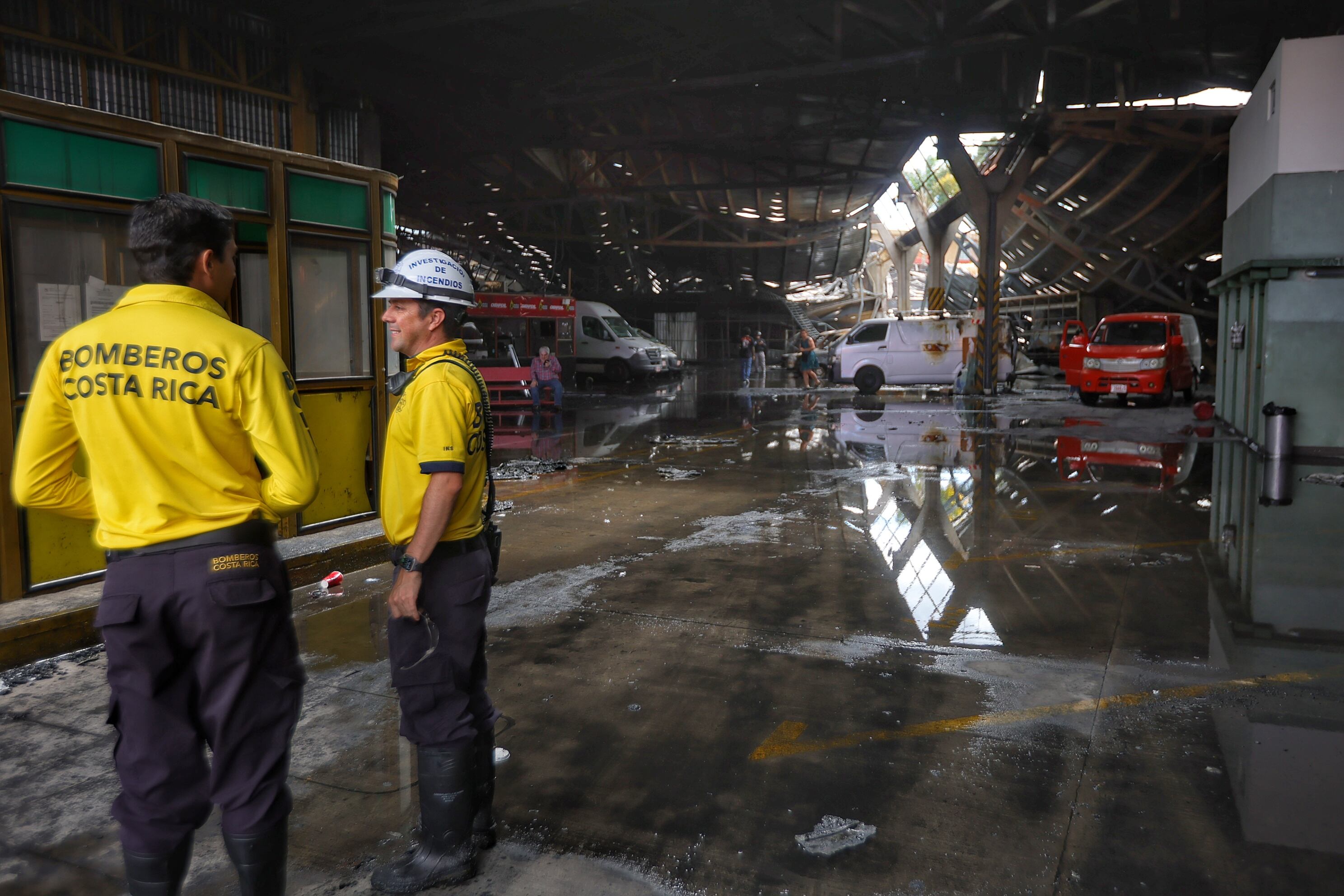 Fotos de casa de Nohemí Rodríguez quien resultó afectada por el incendio en las bodegas de las bodegas de Muñoz y Nani en San Pedro Montes de Oca / foto John Durán