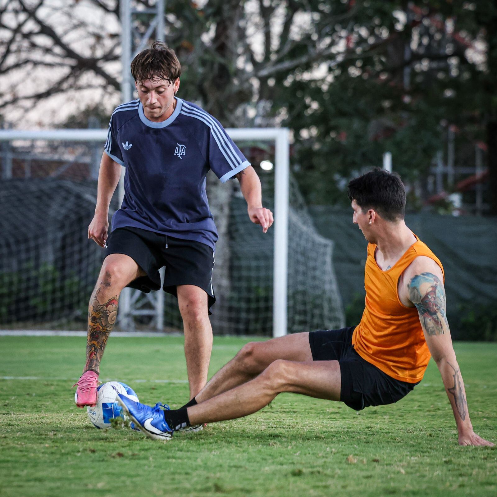 Paulo Londra estuvo este viernes en el Centro de Alto Rendimiento de Alajuelense. Foto: Cortesía LDA