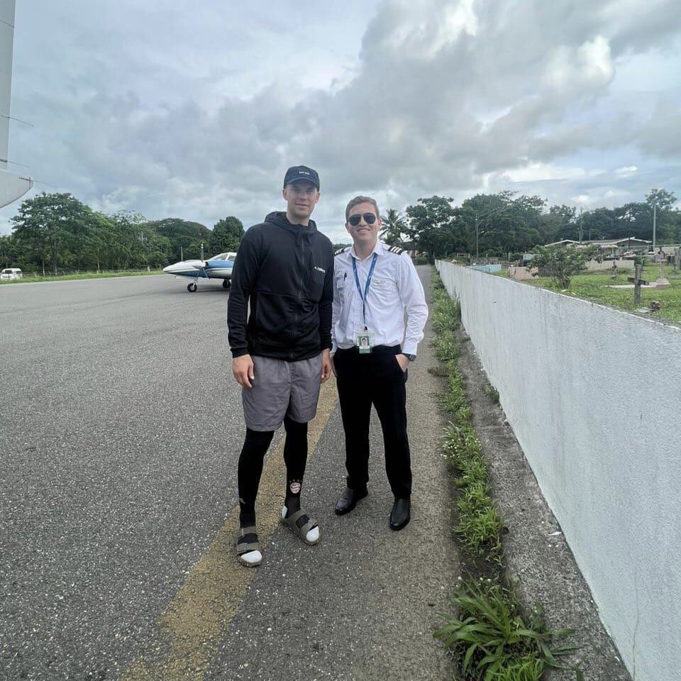 El portero Manuel Neuer está de vacaciones en Costa Rica. Twitter.