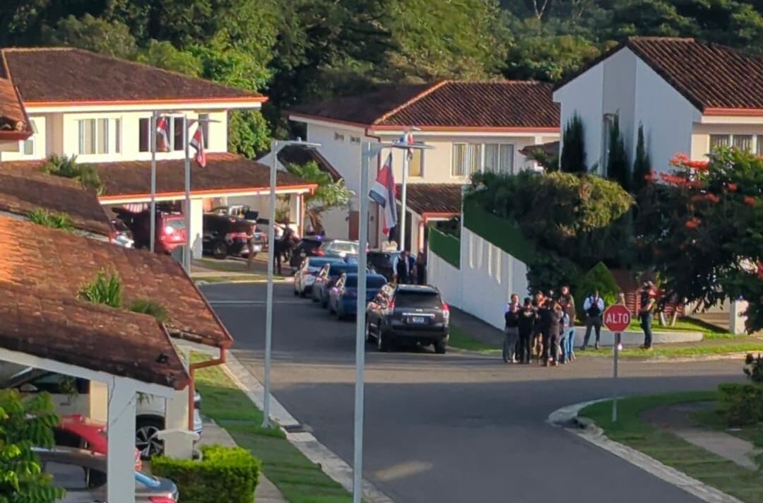 Allanamiento en Ciudad Colón - Exclusivo La Nación