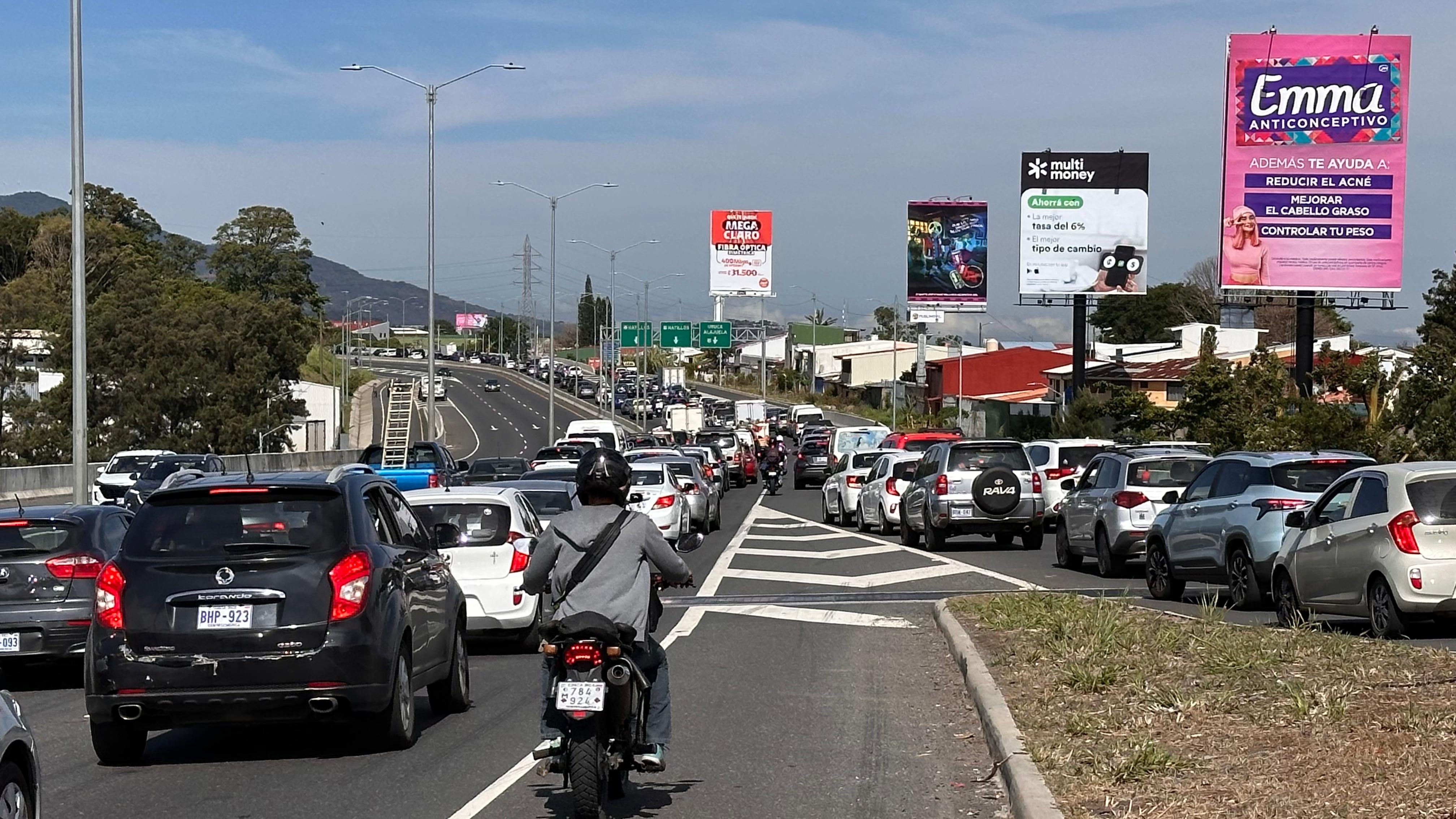 Accidente en el puente Juan Pablo II dejó una mujer fallecida. Fotos: Alonso Tenorio
