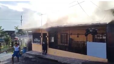 Héroes en acción: policletos salvan a familia de morir en voraz incendio