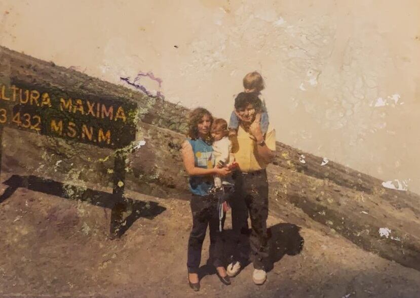 Víctor Eduardo Álvarez Redondo, vecino de Potrero Cerrado de Cartago, de 59 años y quien vivió en una de las casitas de la cima del Irazú durante 18 años ya que trabajó, junto a su esposa, para Canal 6, entre 1980 y finales de los noventas.