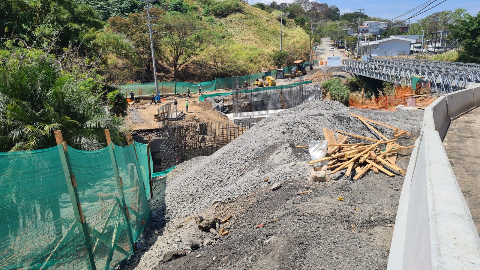 Apertura de puentes por el bajo los Ledezma