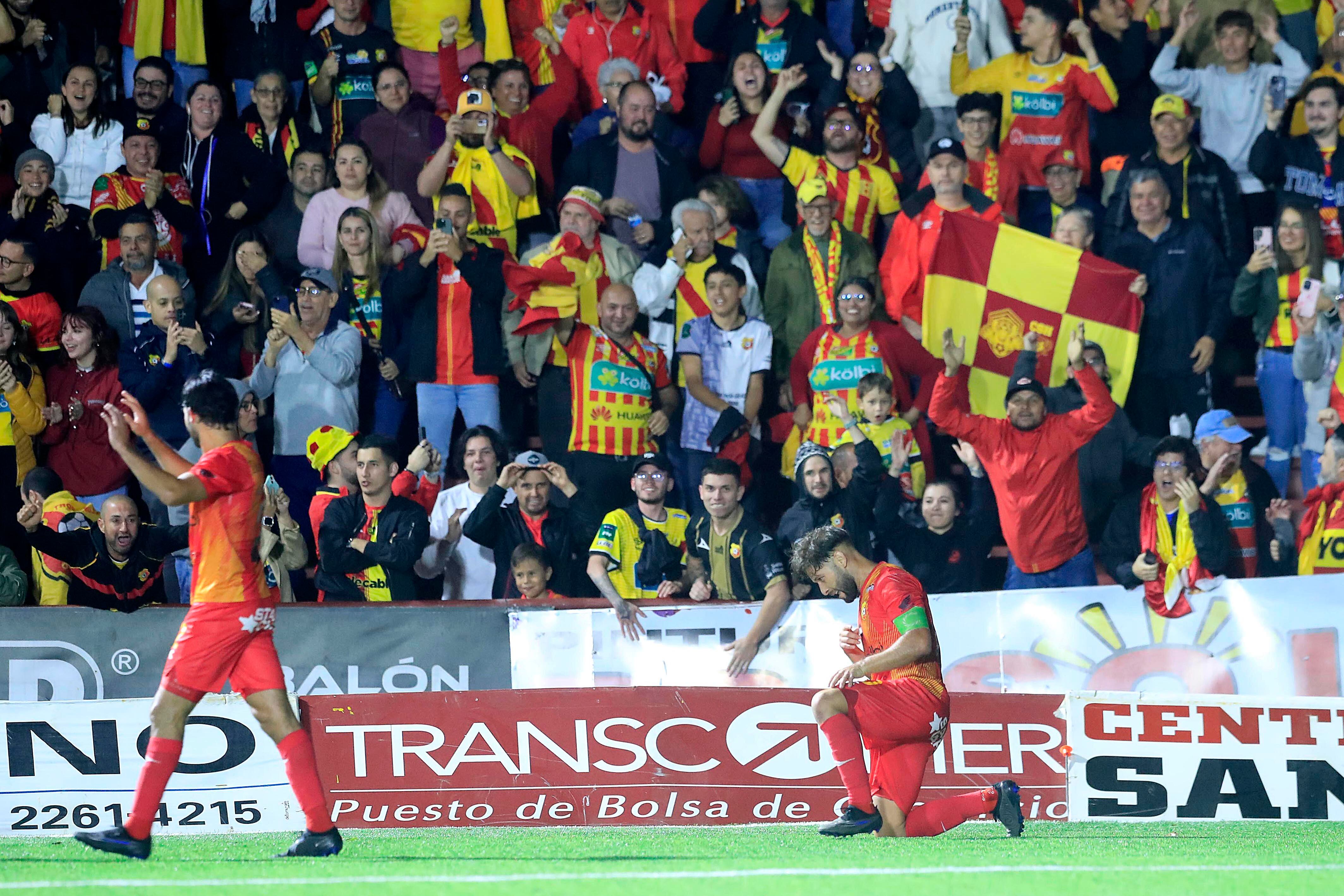 21/02/2024 Estadio Carlos Alvarado, Santa Bárbara. El Club Sport Herediano recibió a Santos de Guápiles, en partido de la jornada 6 del Torneo de Clausura, Copa Promérica 2024. Foto: Rafael Pacheco Granados