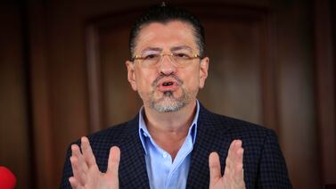 ¿Rodrigo Chaves mete prostitutas a fiestas en su casa? Esto fue lo que dijo el presidente