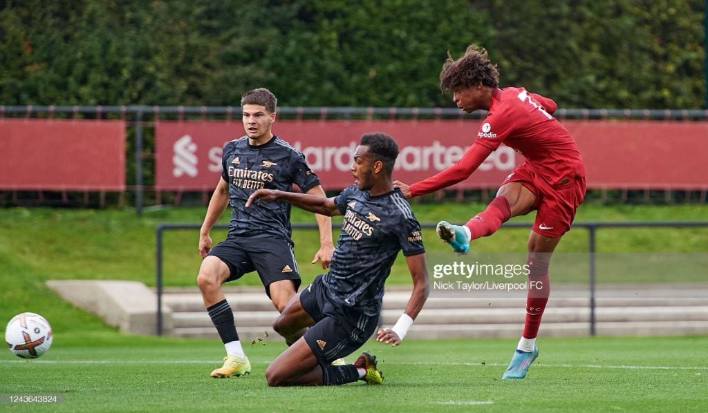 Elian Quesada, Arsenal, sub21 contra Liverpool