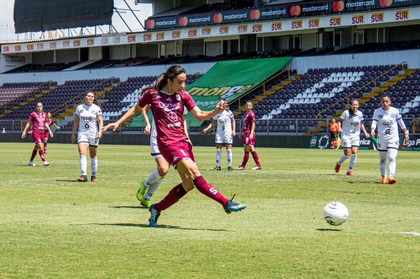 Primer juego del torneo de apertura femenino. Saprissa - Sporting.