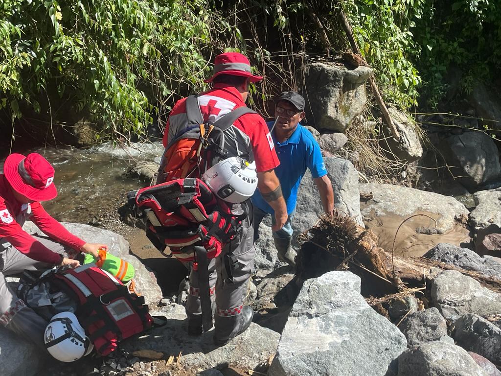 El cuerpo del menor fue encontrado a eso de las 9 a.m. de este viernes. Foto Cruz Roja.