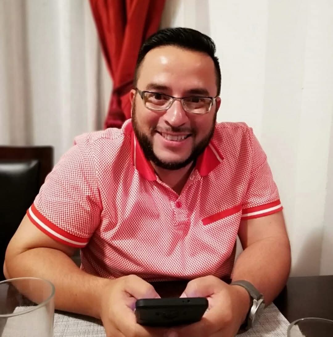 Gustavo Calderón Mora logró ganar el bachillerato después de 20 intentos