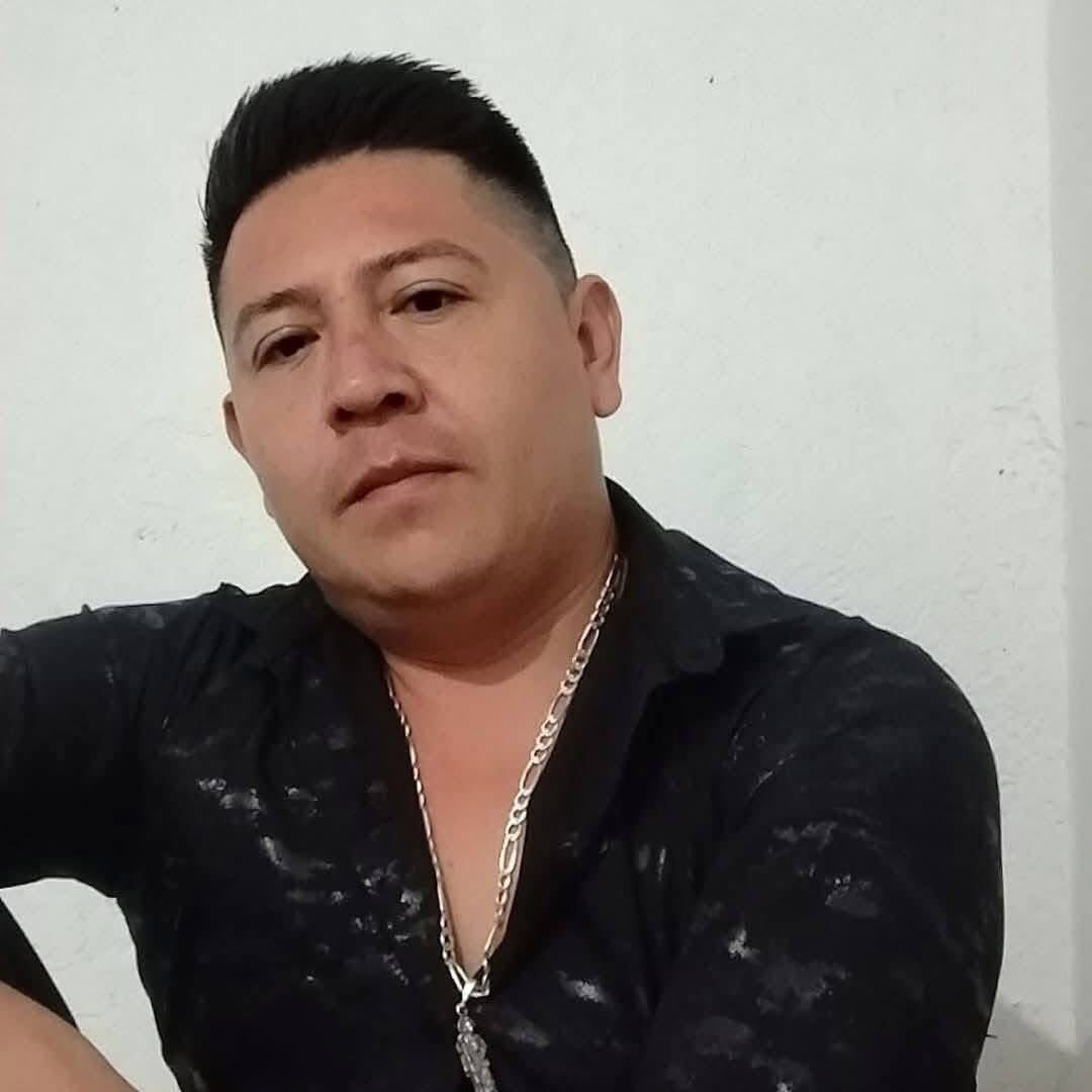 Julio Eusebio Labra. cantante mexicano fue atacado en pleno concierto