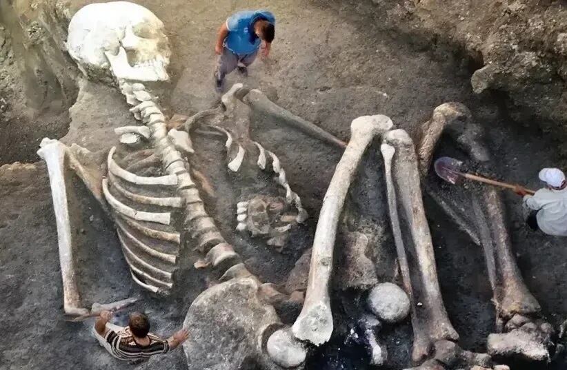 Supuestas fotos de gigantes humanos en Internet