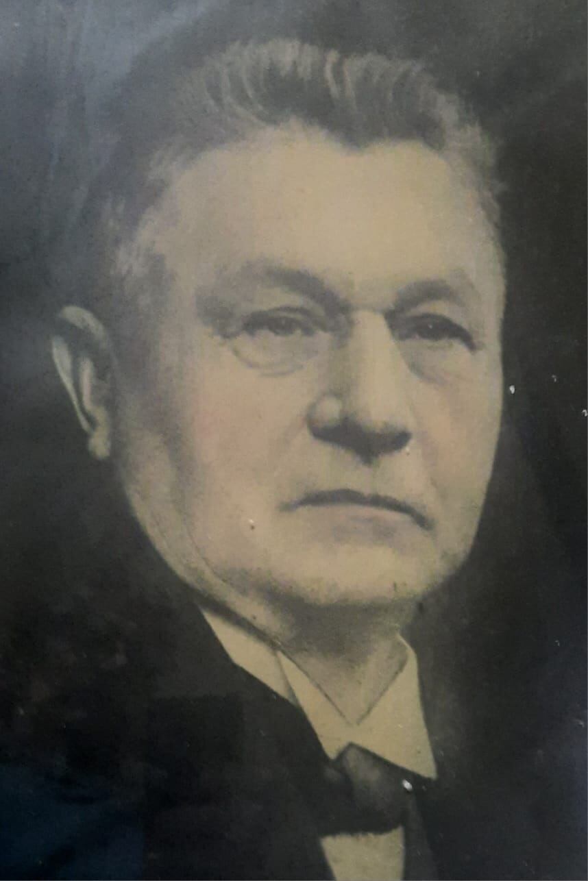 Jose Traube Tichy.Foto usada con permiso de Rudy Chinchilla Bisnieto quien custodia la foto original enmarcada