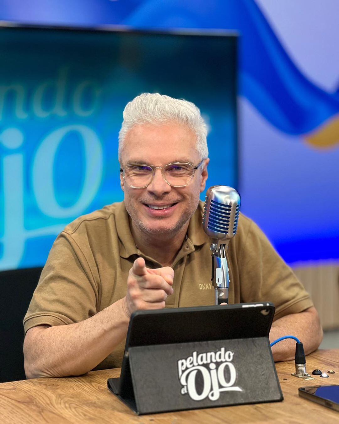 Norval Calvo, Pelando el ojo, Radio Monumental