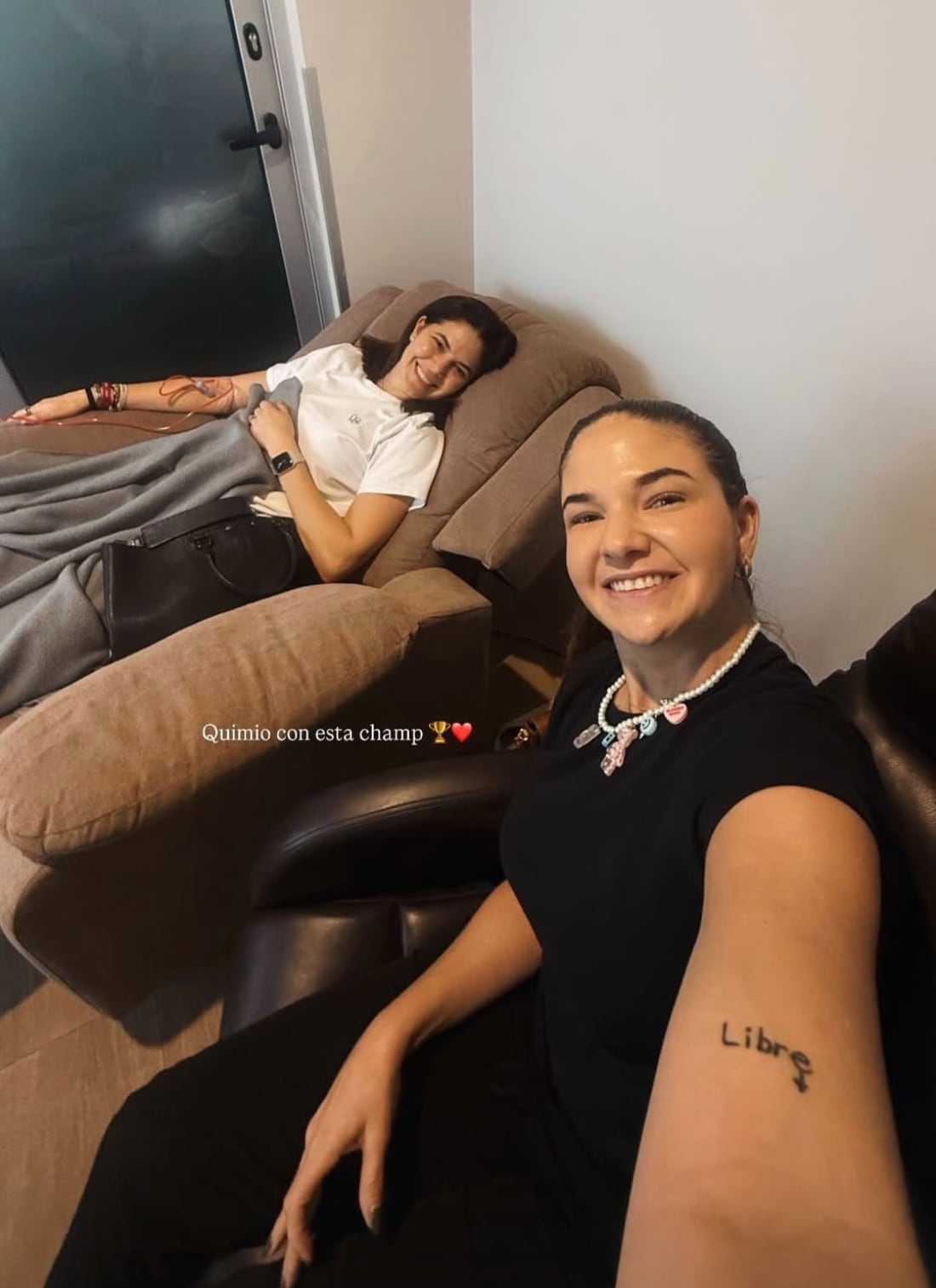 Carolina Jaikel, esposa de Bryan Ruiz, recibió esta semana su sétimo tratamiento de quimioterapia.