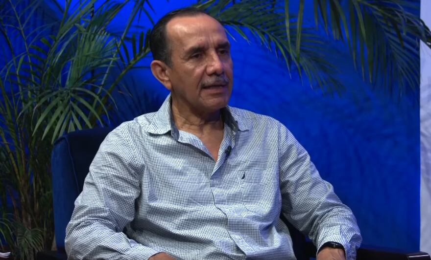 El exárbitro guatemalteco Fredy Burgos analizó la jugada que derivó la anulación del gol del Saprissa ante Cartaginés. Captura de pantalla.