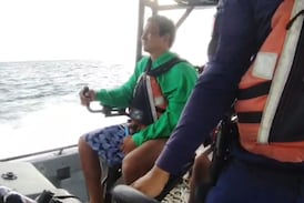 Apareció con vida uno de los pescadores desaparecidos en altamar y su historia conmueve al país