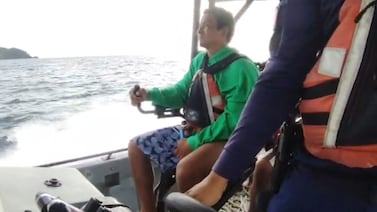 Apareció con vida uno de los pescadores desaparecidos en altamar y su historia conmueve al país