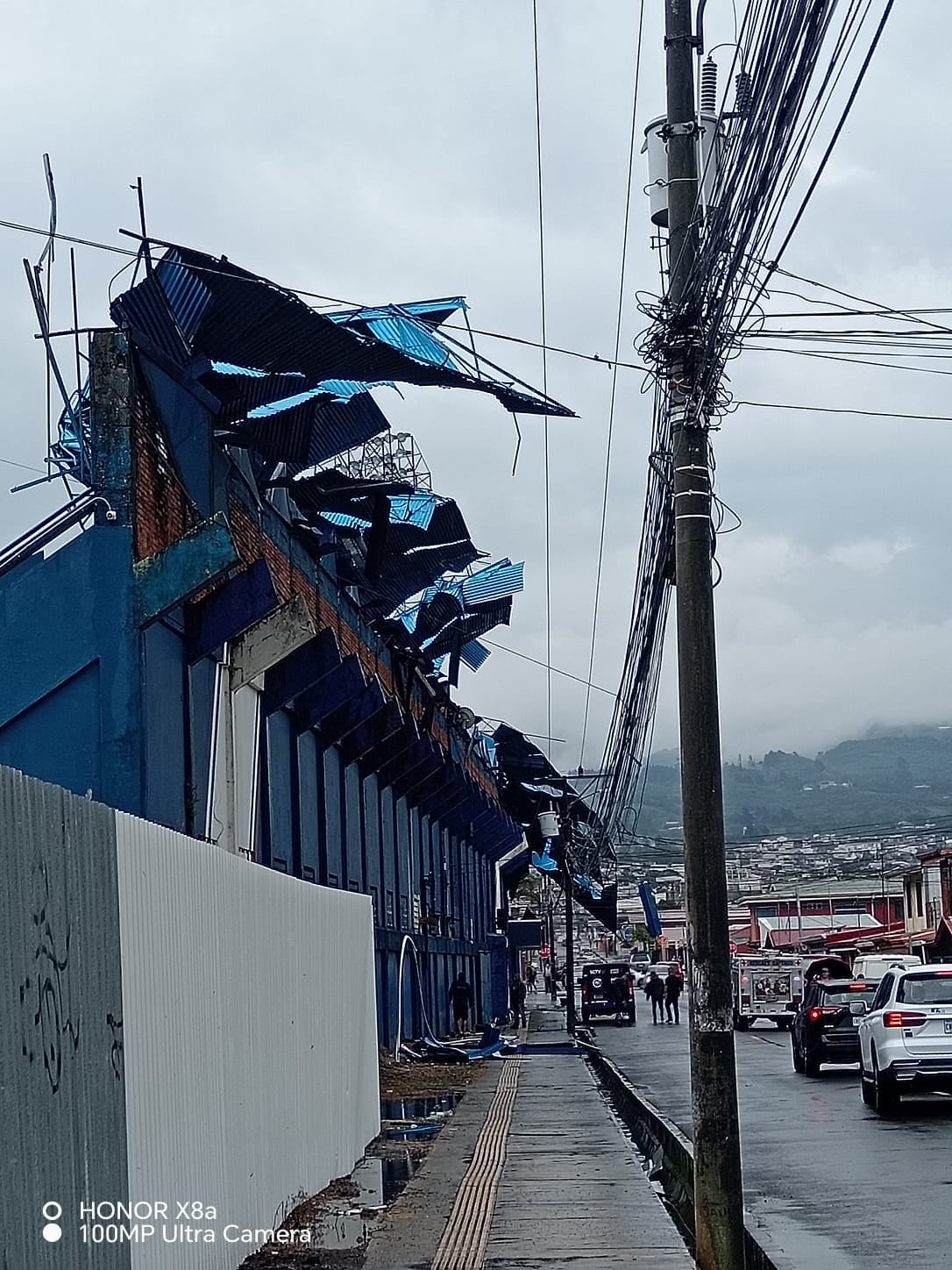 Daños en el estadio Fello Meza por lluvias.