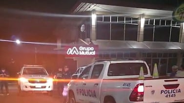 Terror armado en supermercado de Aguas Zarcas: sicarios asesinan a un hombre y ponen en riesgo a inocentes