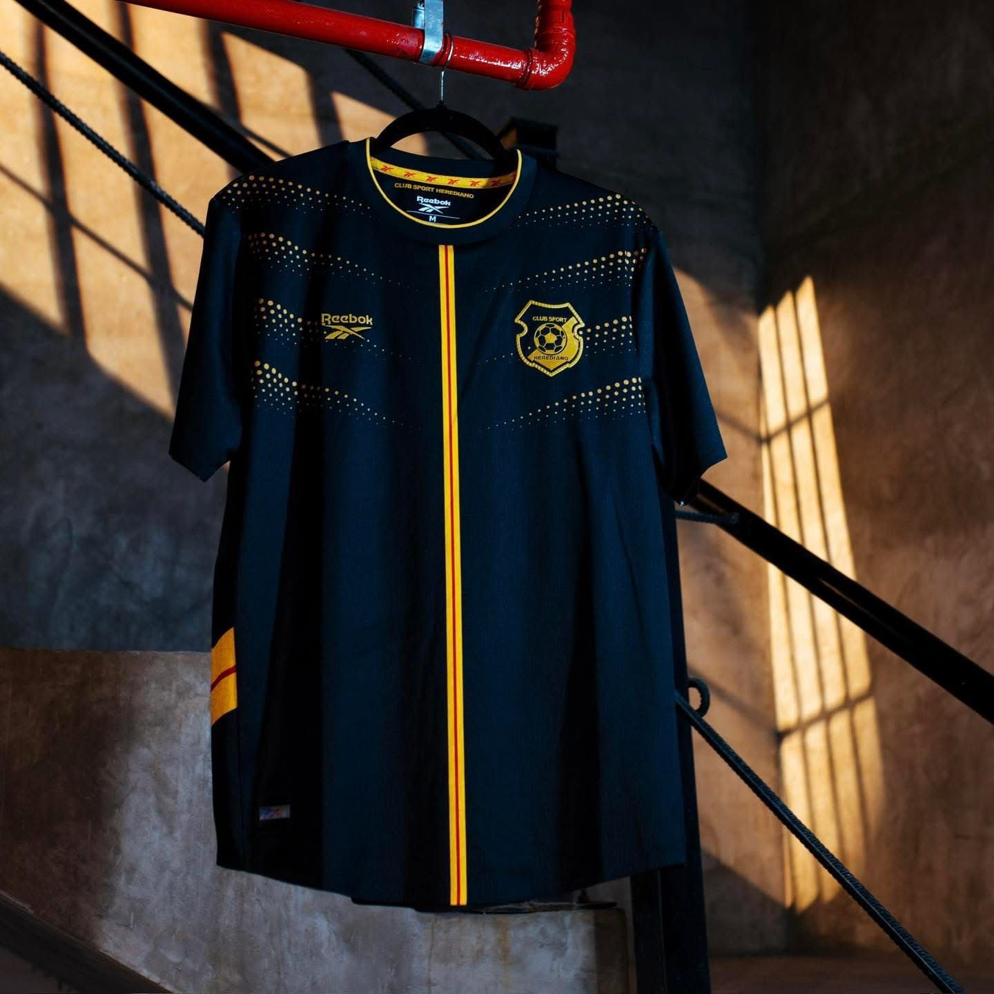 El tercer uniforme Reebok del Herediano