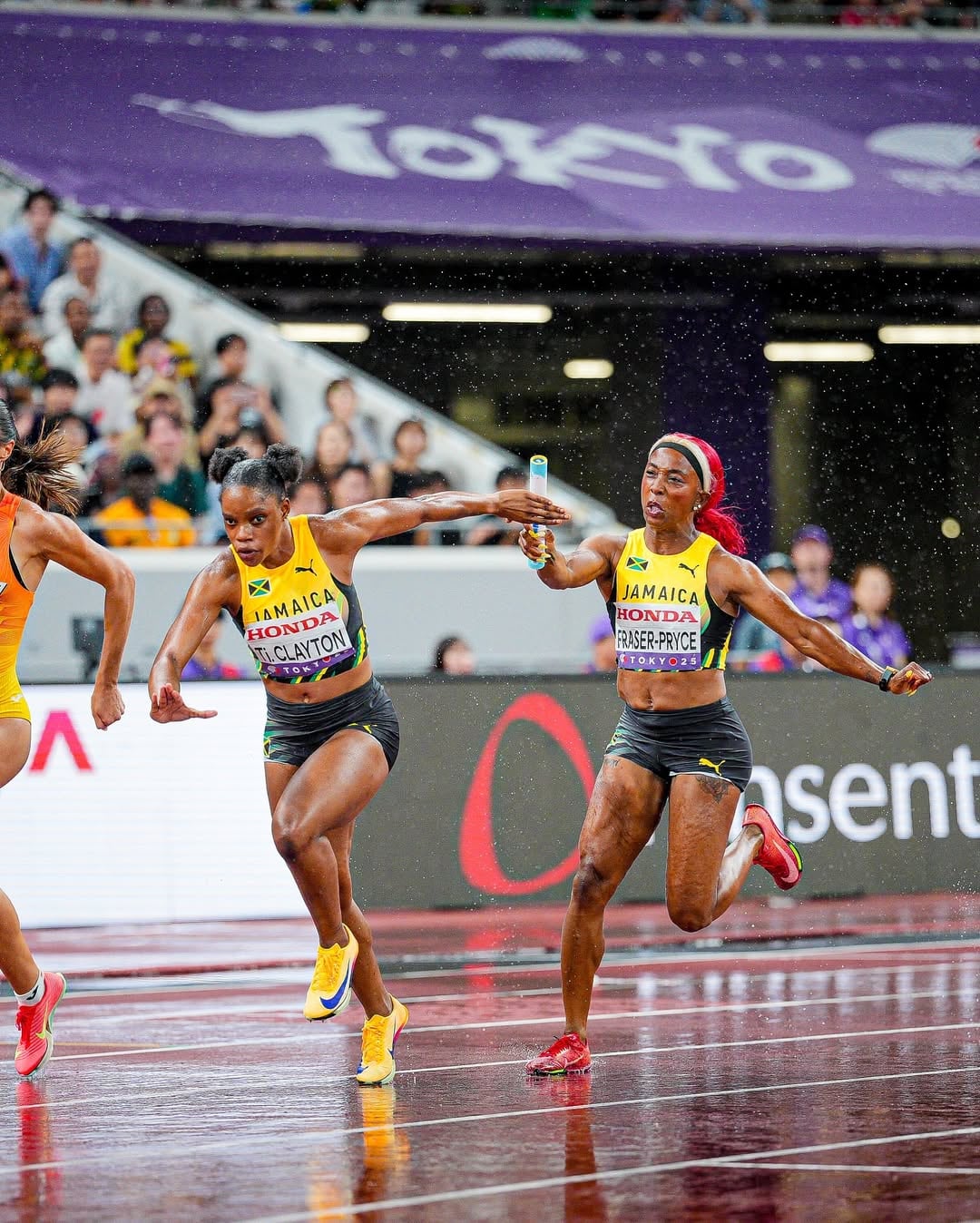 La jamaiquina Shelly-Ann Fraser-Pryce se retira del atletismo, luego de ganar la medalla de plata en revelos, durante el Mundial de Atletismo de Tokio. Instagram Shelly-Ann Fraser-Pryce.