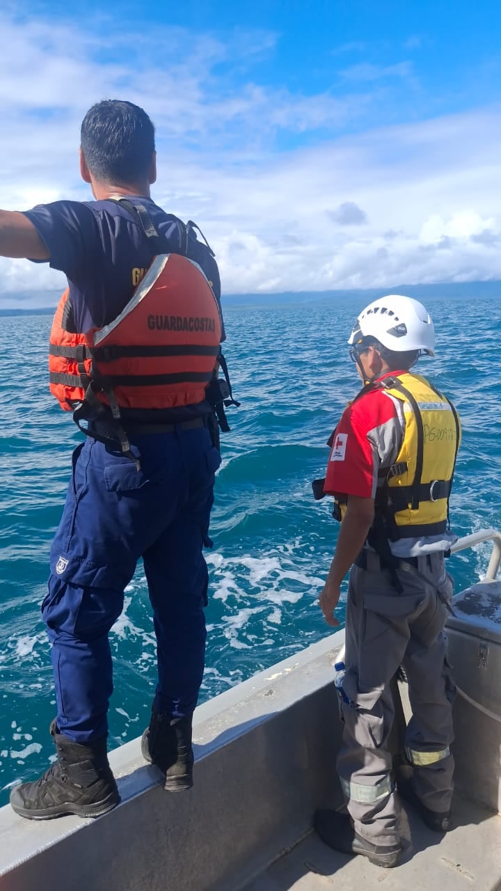 Los rescatistas buscan a la joven de 16 años . Foto: Cruz Roja
