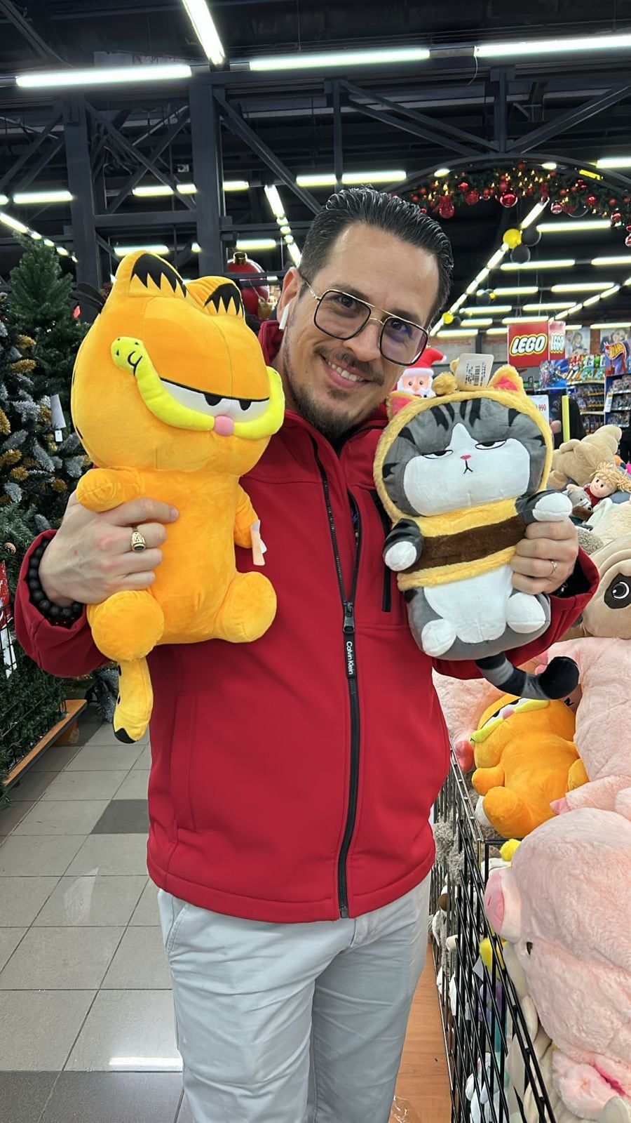 Mario Ballestero ayudó a familia que perdió a gatito tras atropello