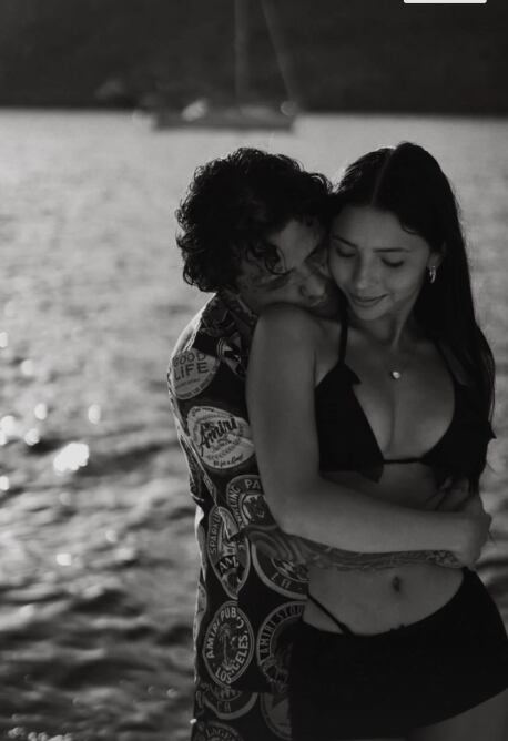 Ángela Aguilar se ve muy enamorada.