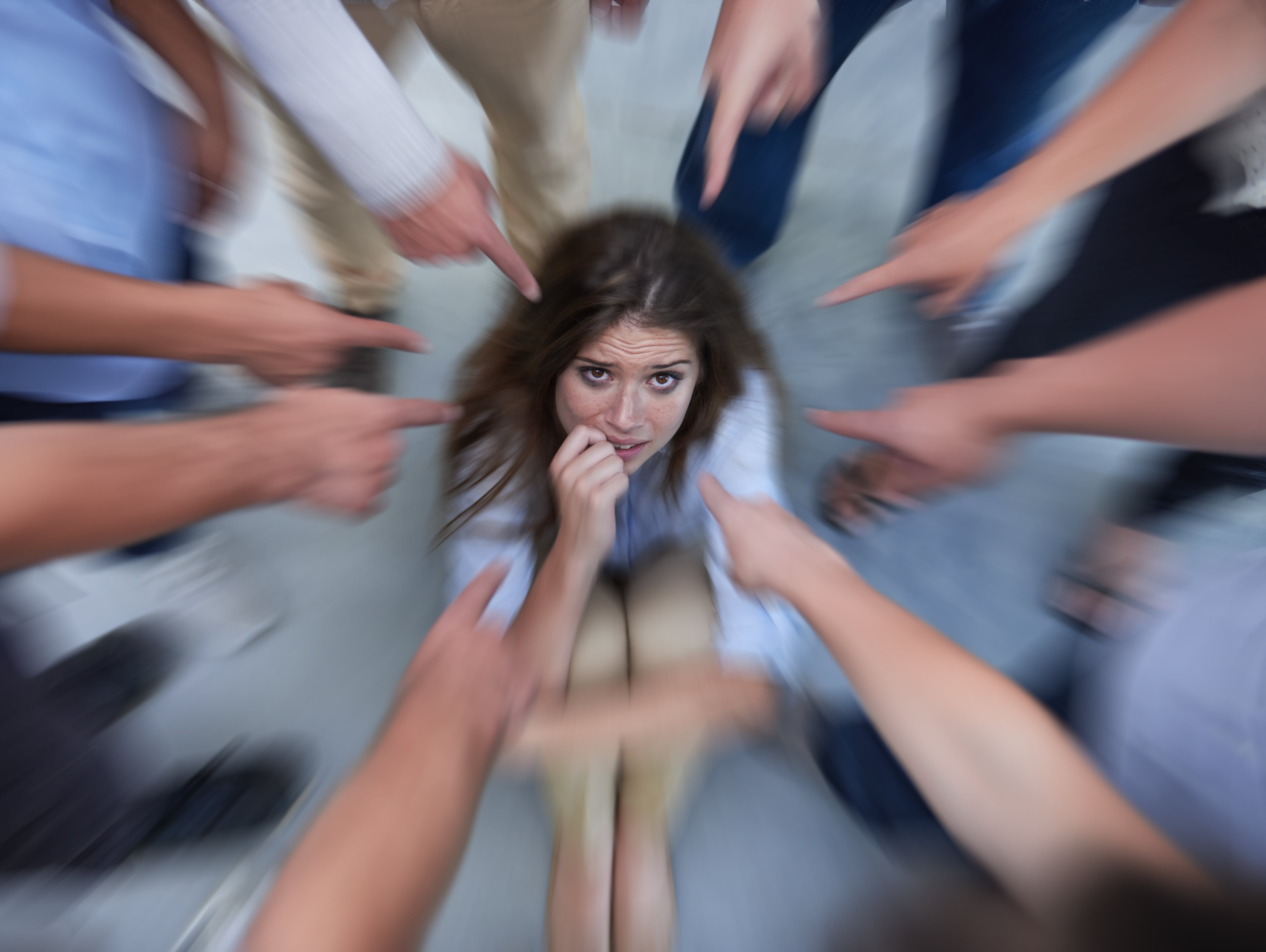Presión social, temor al qué dirán, señalamientos, juicios, prejuicios, querer complacer a todos